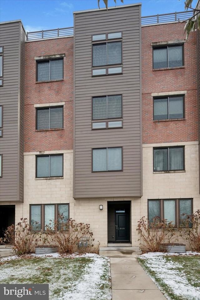 807 Lakeview Ct - Photo 3 of 26