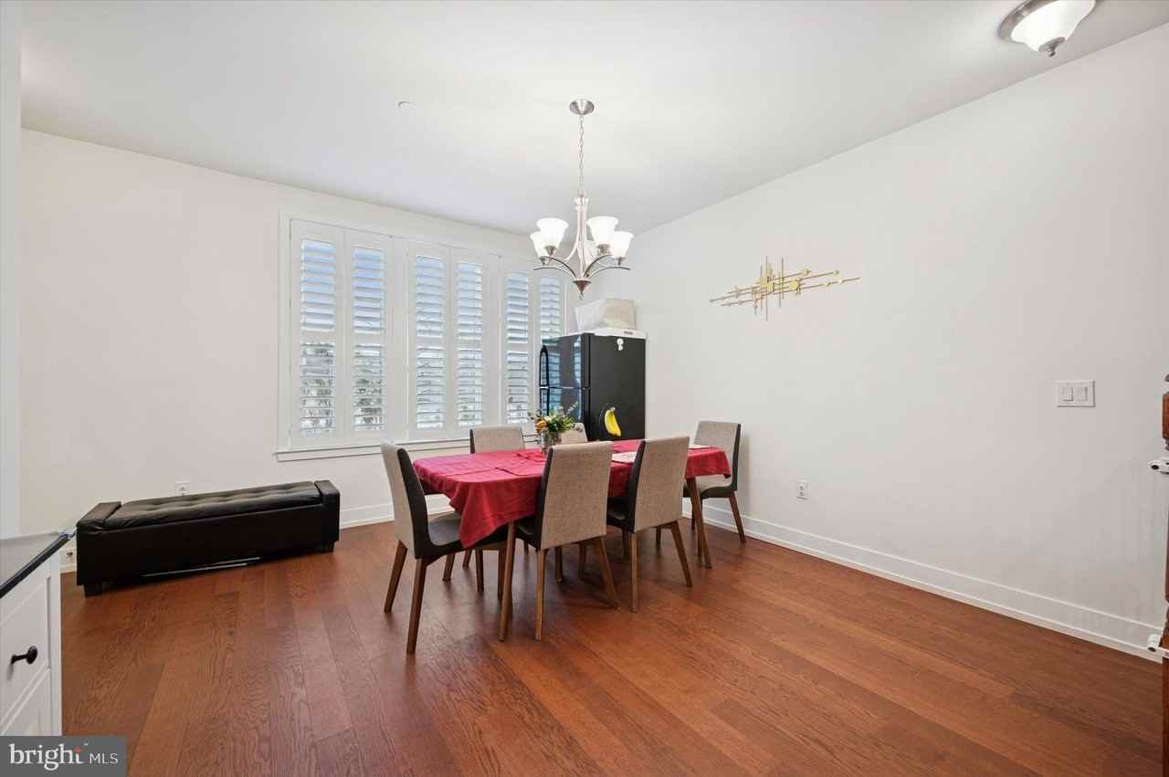 807 Lakeview Ct - Photo 7 of 26