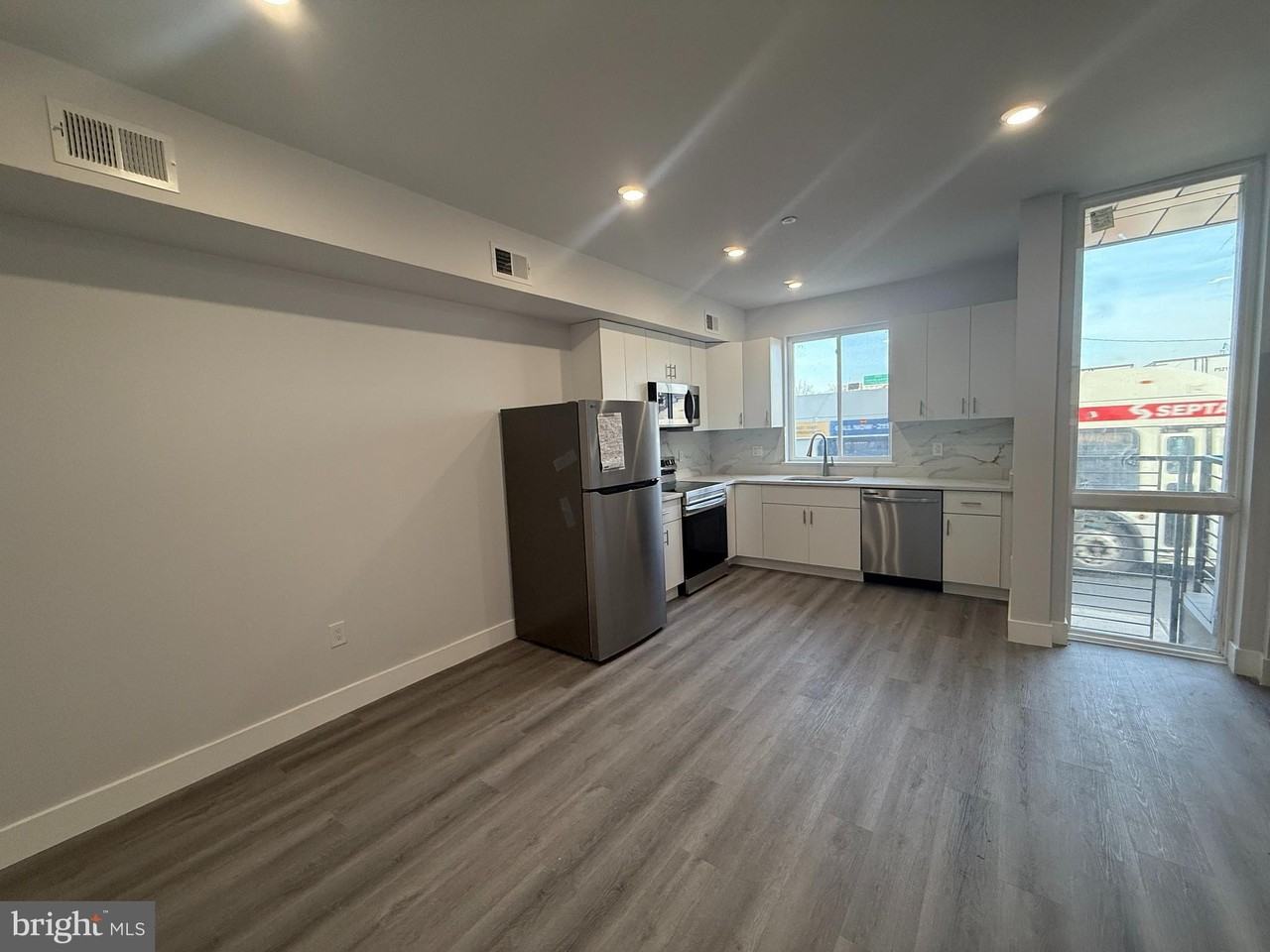 800 Callowhill St Apt 8 #8APT1 - Photo 3 of 15