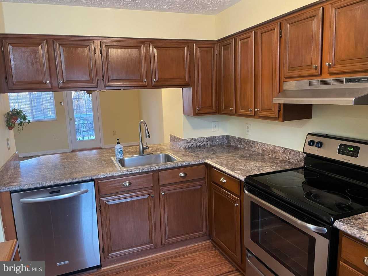 13614 Forest Pond Ct - Photo 5 of 20