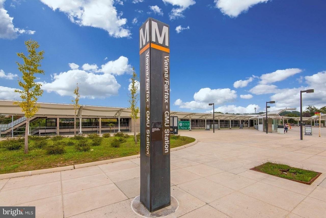 9523 Bastille St Unit 1-404 #1-404 - Photo 3 of 10