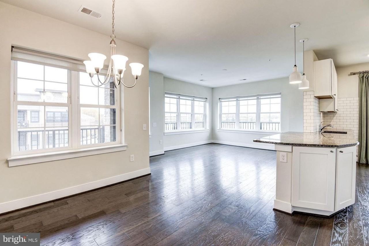 9523 Bastille St Unit 1-404 #1-404 - Photo 4 of 10