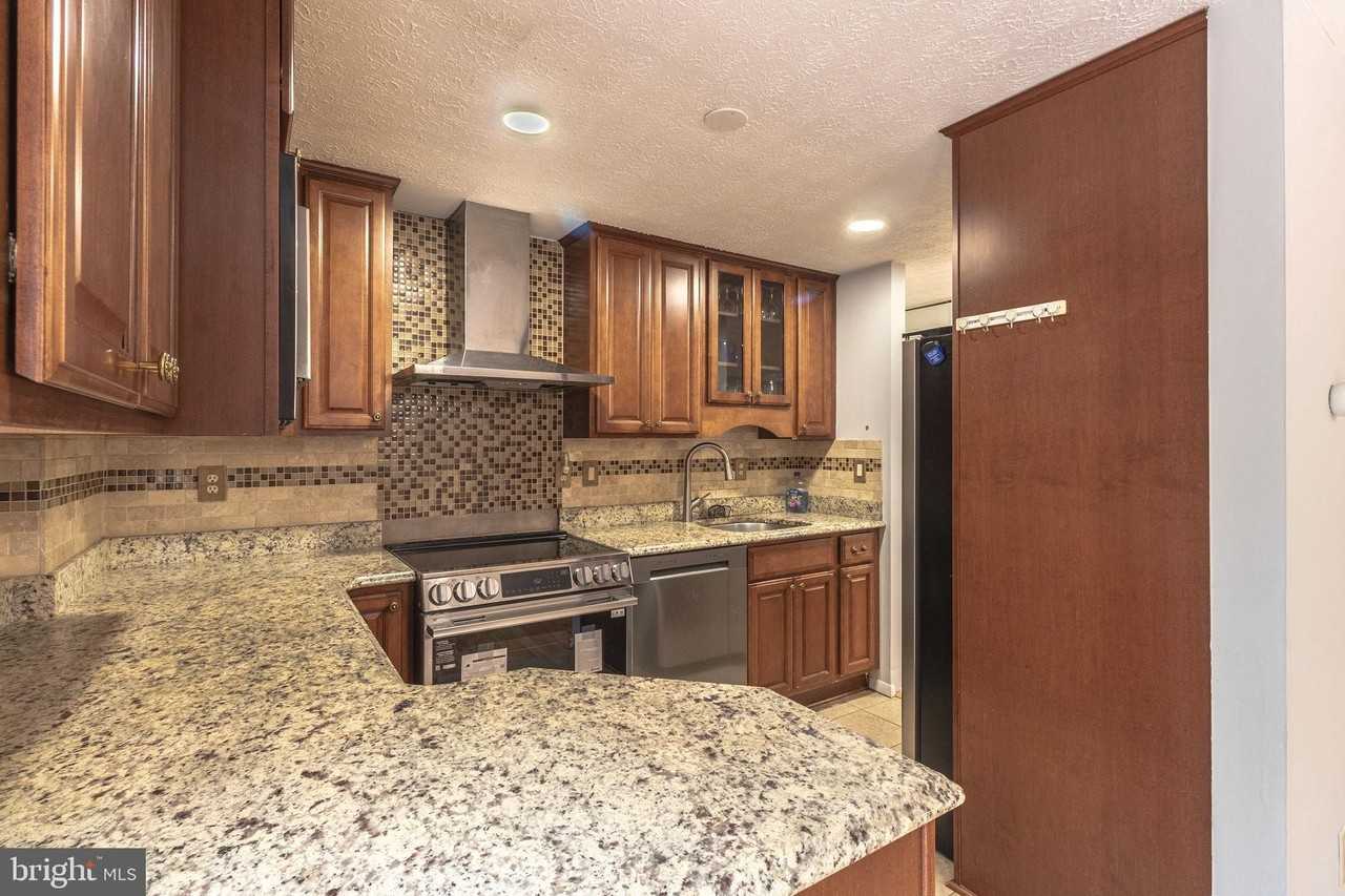 8764 Cold Plain Ct - Photo 6 of 24