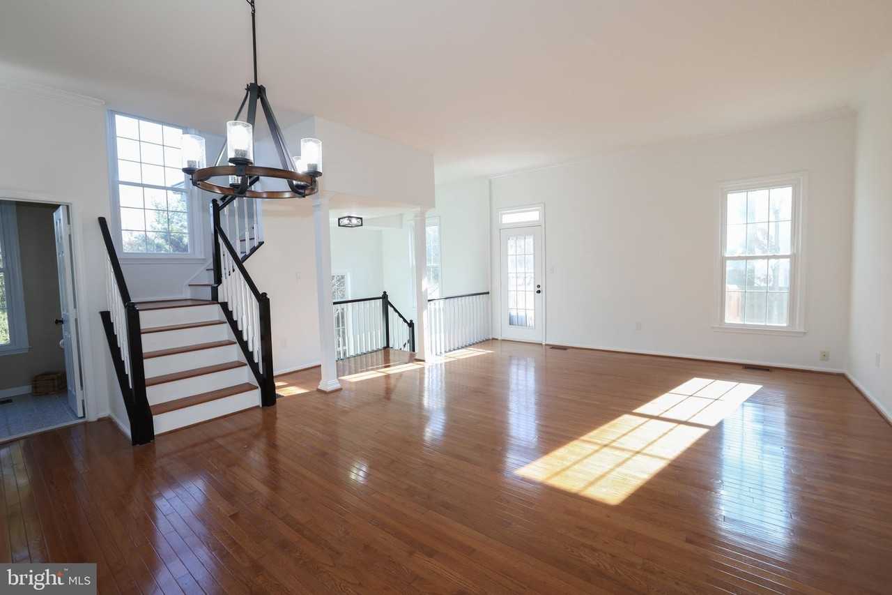 47699 Whirlpool Sq - Photo 2 of 50