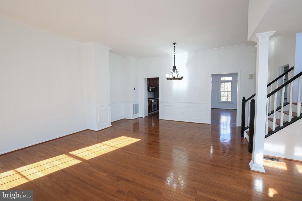 47699 Whirlpool Sq - Photo 5 of 50