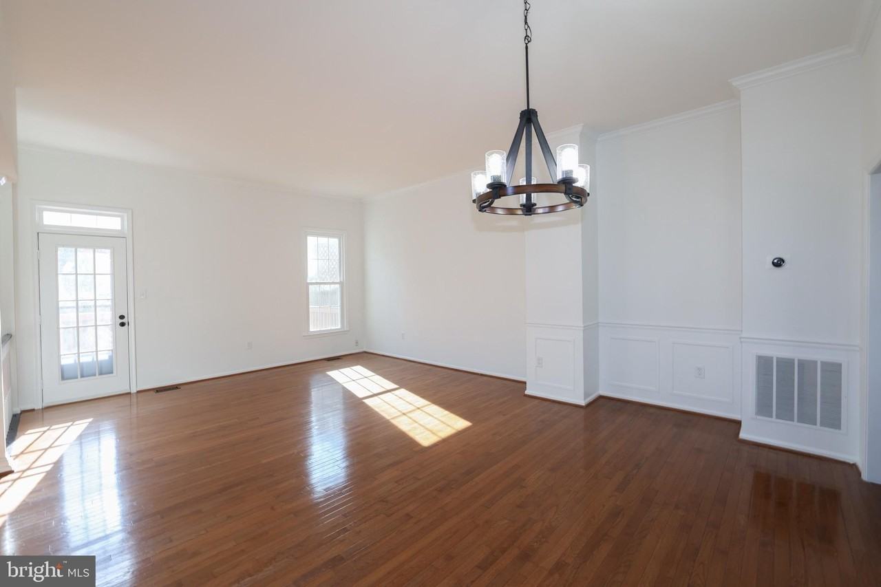 47699 Whirlpool Sq - Photo 6 of 50