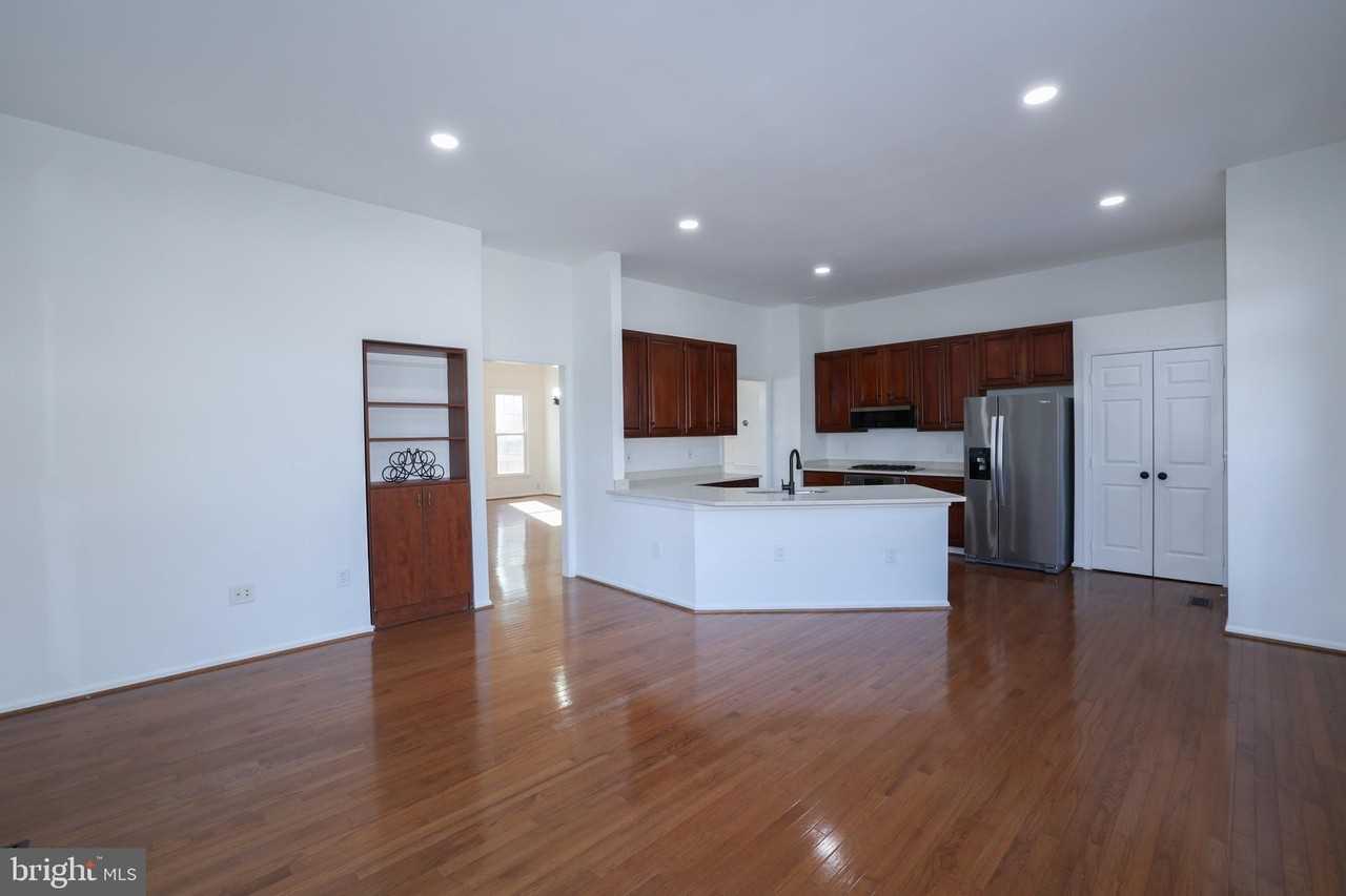 47699 Whirlpool Sq - Photo 7 of 50