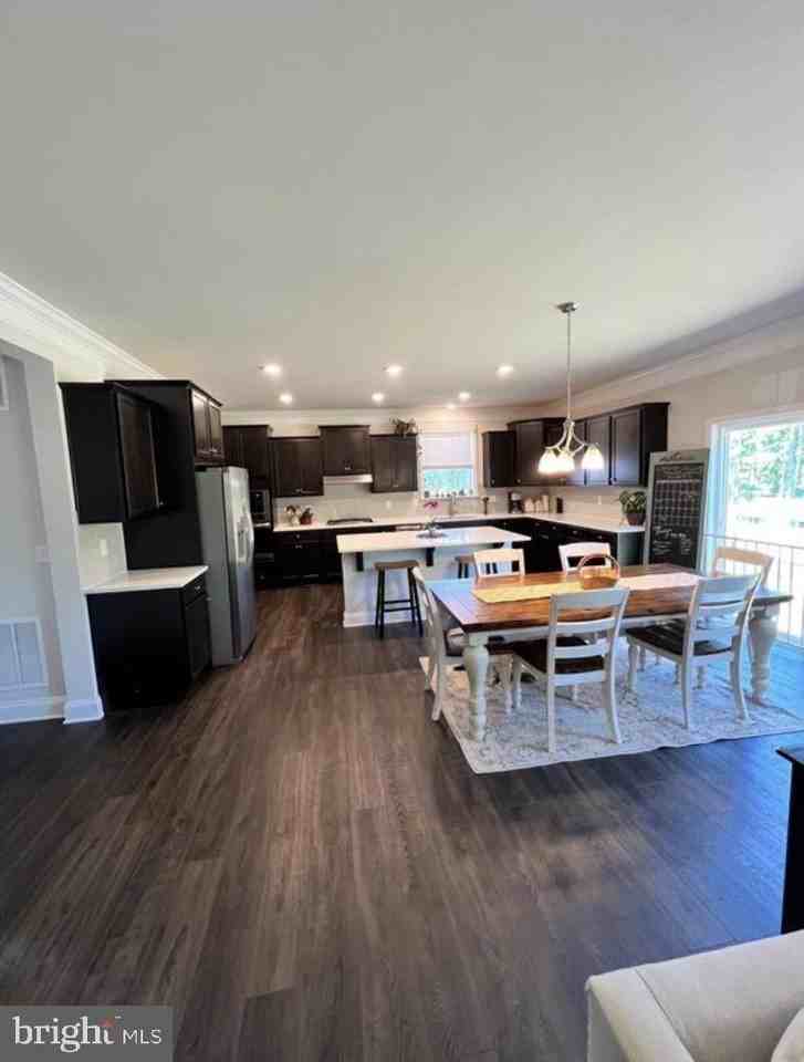 111 Zoe Way - Photo 2 of 8