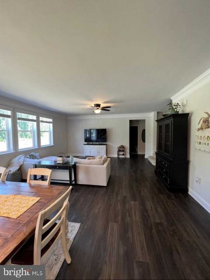 111 Zoe Way - Photo 4 of 8