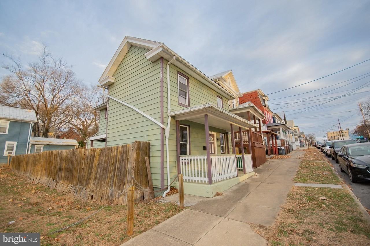 329 S Maple Ave - Photo 2 of 44