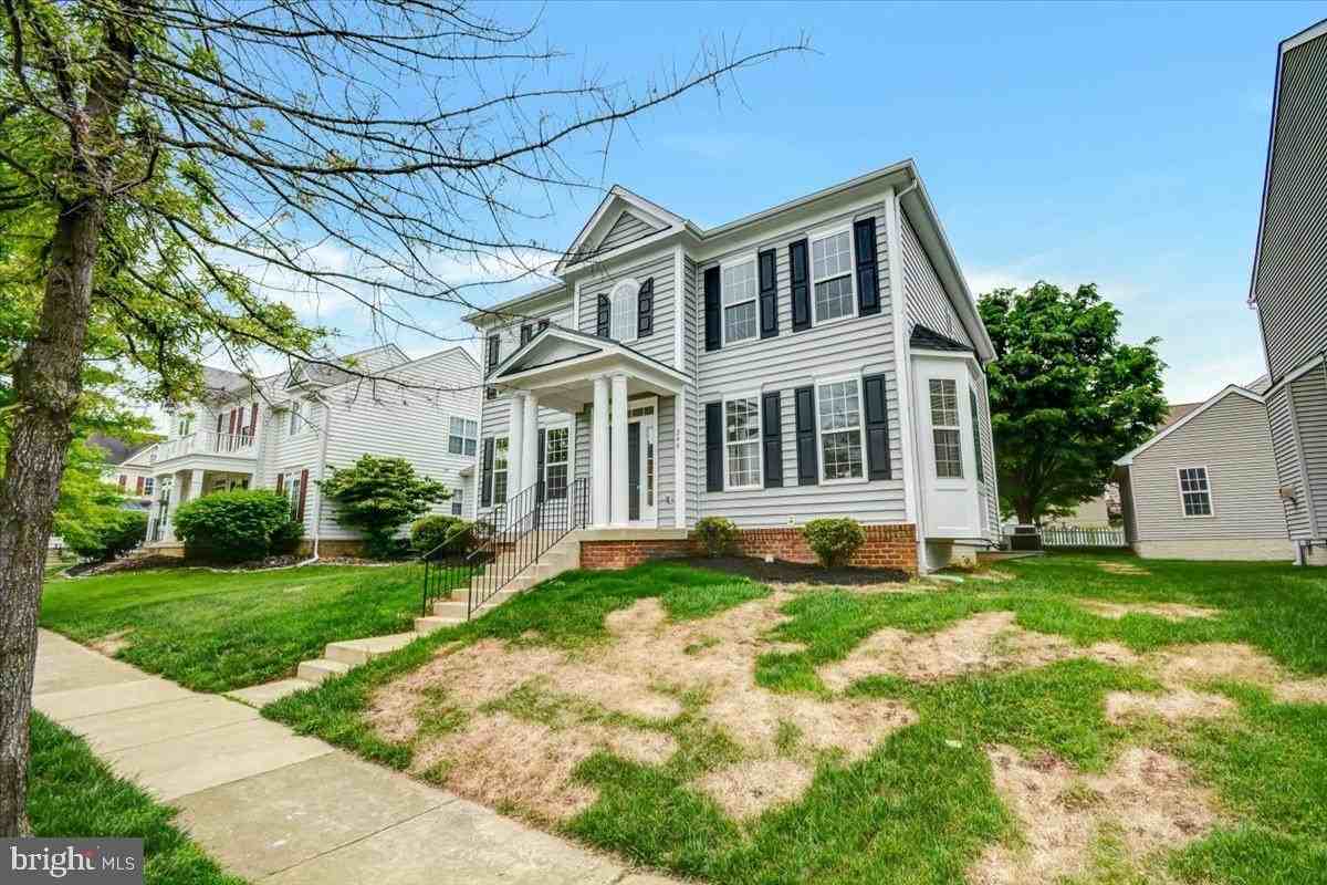 240 Davis St - Photo 4 of 50