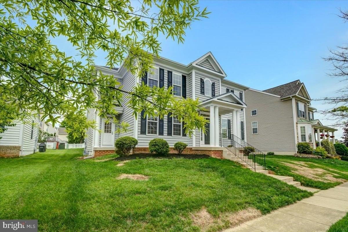 240 Davis St - Photo 5 of 50