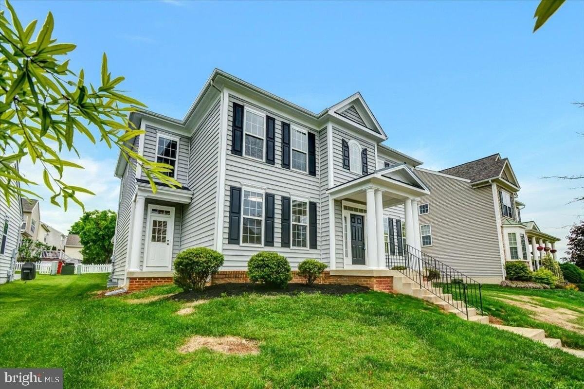 240 Davis St - Photo 7 of 50