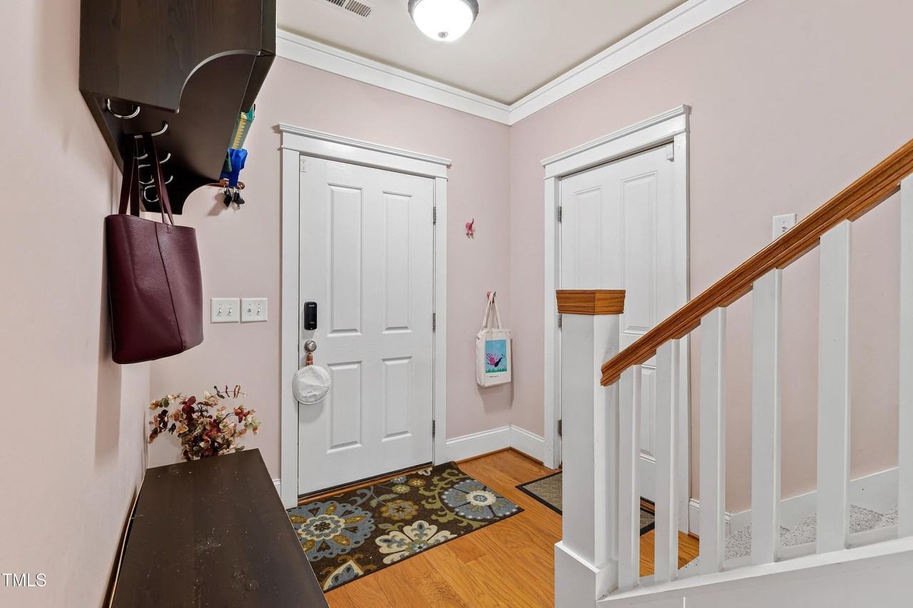 204 Frontgate Dr - Photo 3 of 42