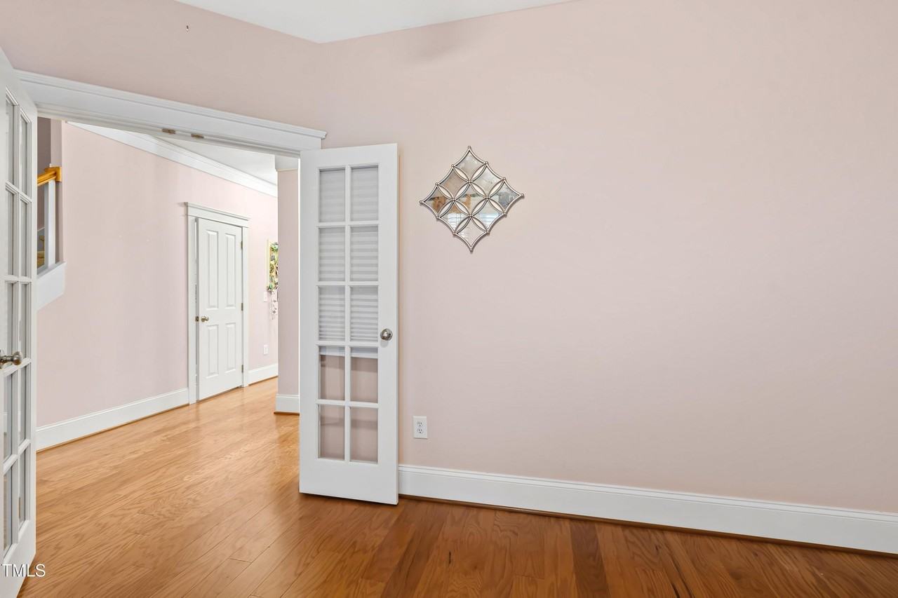 204 Frontgate Dr - Photo 5 of 42