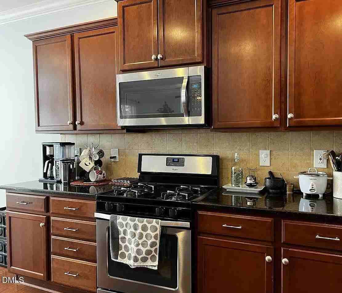 3914 Wedonia Dr - Photo 6 of 33