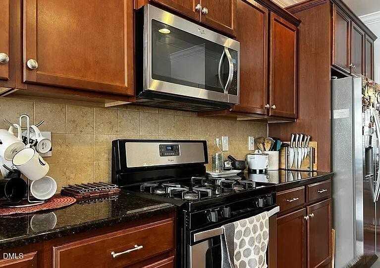 3914 Wedonia Dr - Photo 7 of 33