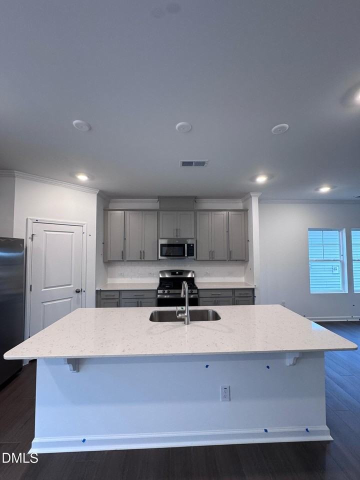 504 Venetian Drive - Photo 3 of 48