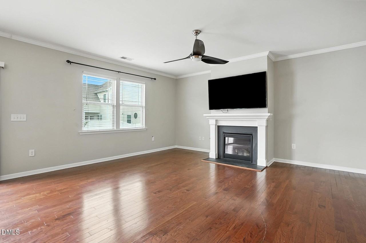 1009 Artis Town Ln - Photo 7 of 42