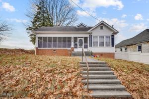 featured image of 818 5th St