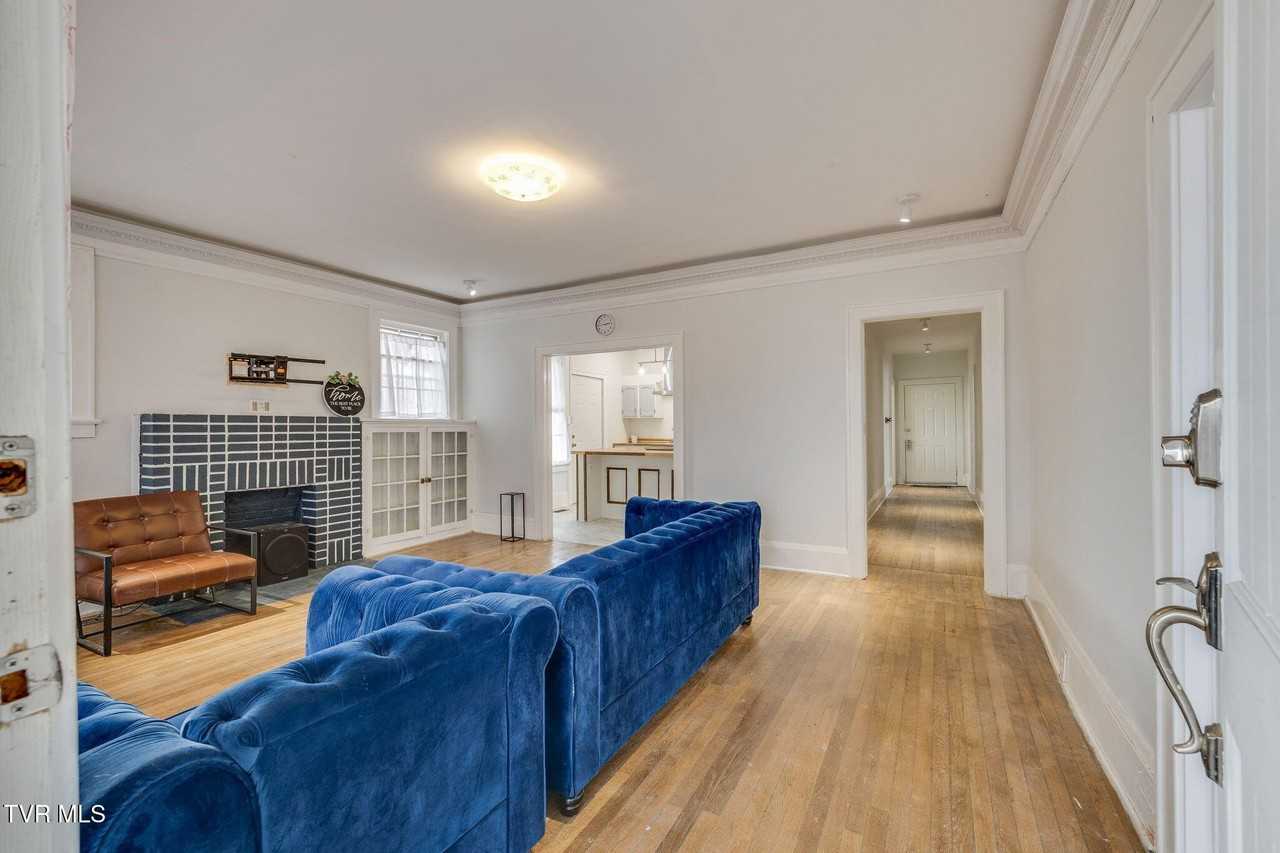 818 5th St - Photo 6 of 22