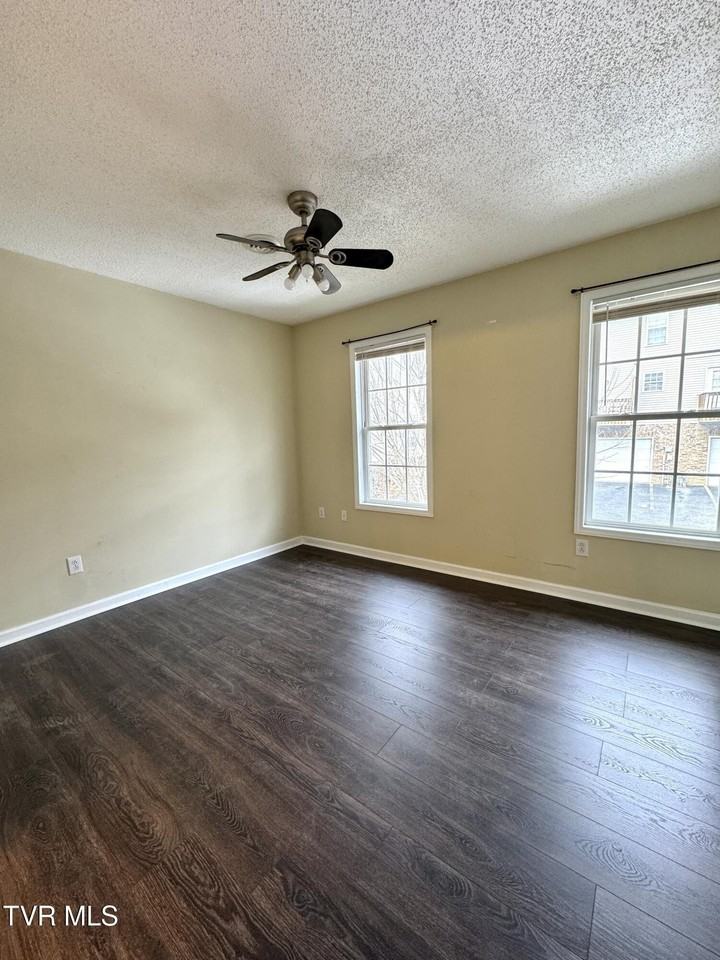 6 Lake Village Ct Unit 6 #6 - Photo 5 of 16