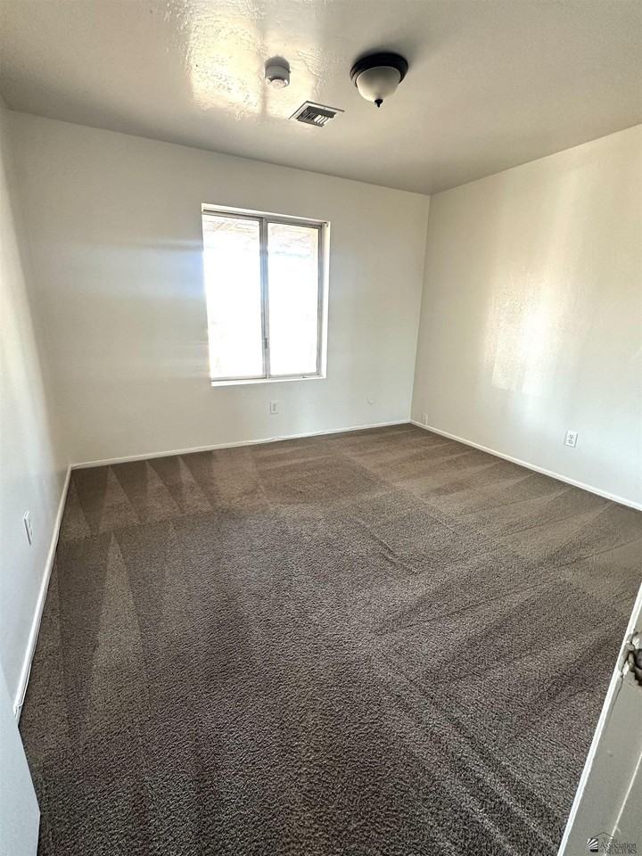 1643 S Naples Ave - Photo 6 of 8