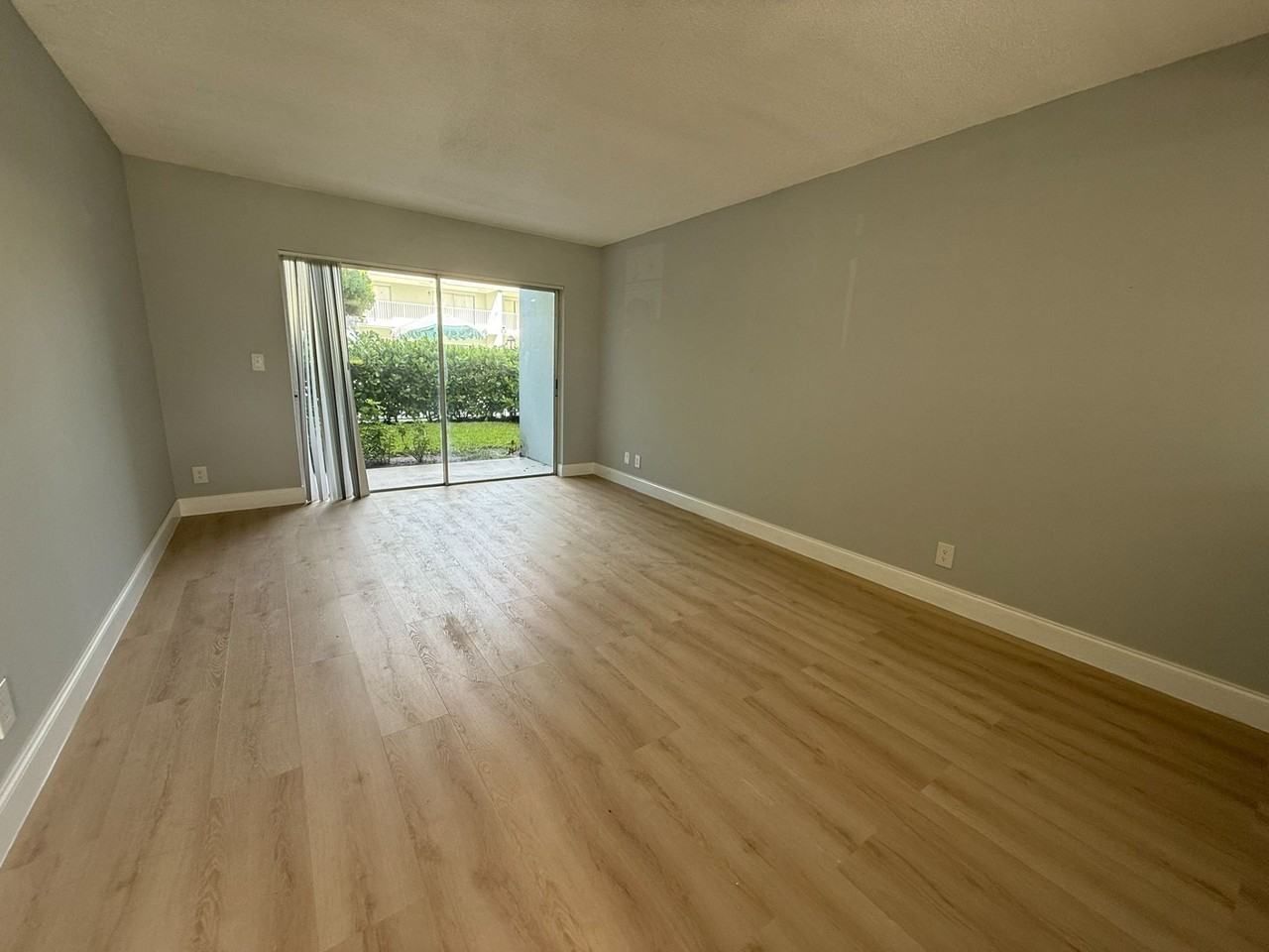 Brandon Palm Springs Apartment Homes - Photo 5 of 18