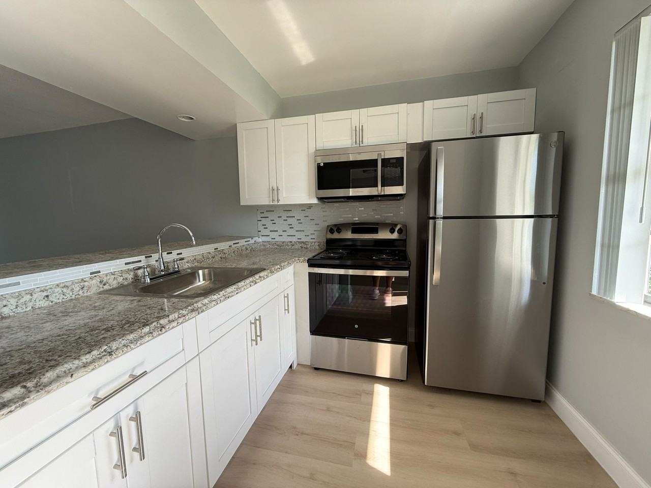 Brandon Palm Springs Apartment Homes - Photo 6 of 18