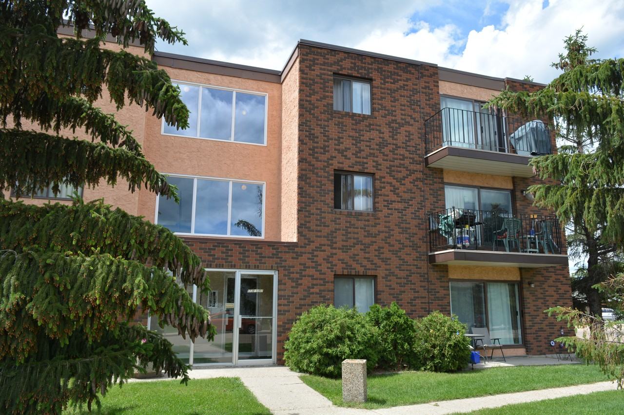 Royal Meadow Apartment - Photo 3 of 10