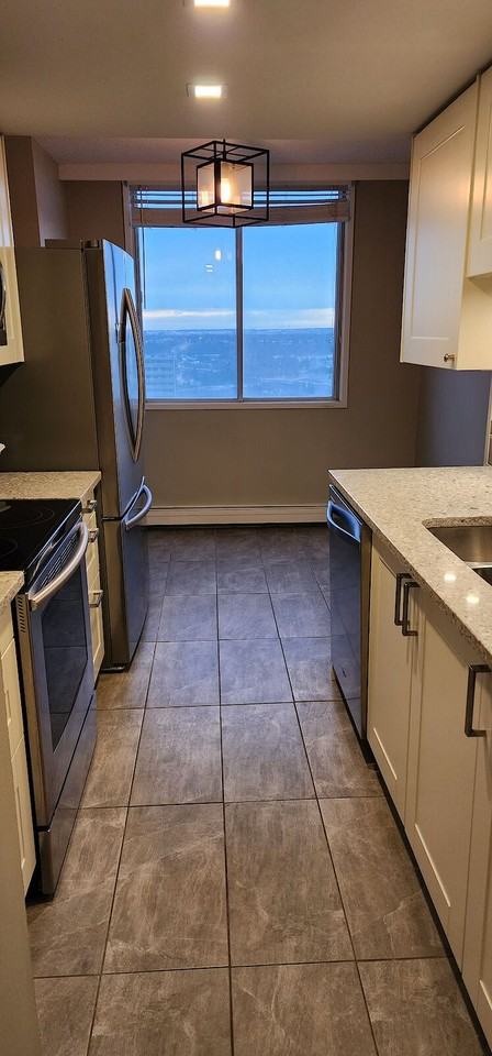 9909 104 Street Northwest 1004, Edmonton, Alberta, Canada, T5K 2G5 - Photo 2 of 14