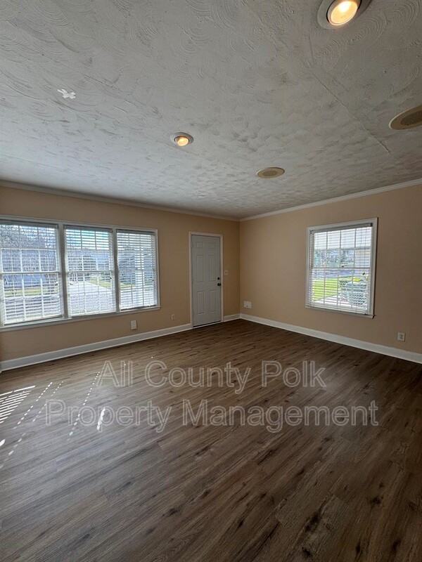 422 E Belmar St - Photo 4 of 24