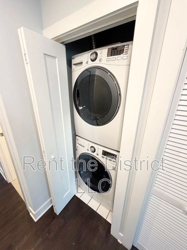 1605 F St Ne #1 - Photo 6 of 13