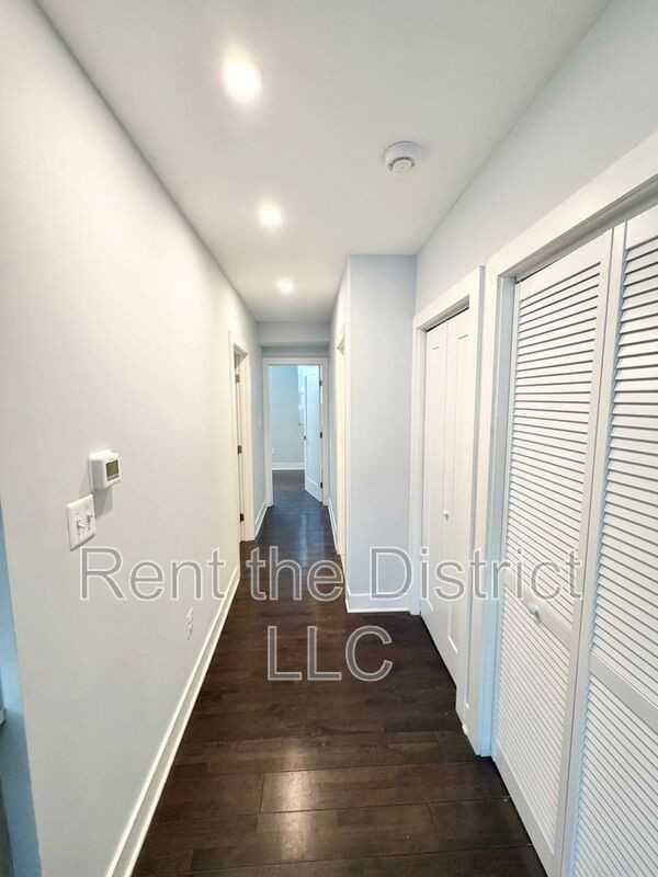 1605 F St Ne #1 - Photo 7 of 13