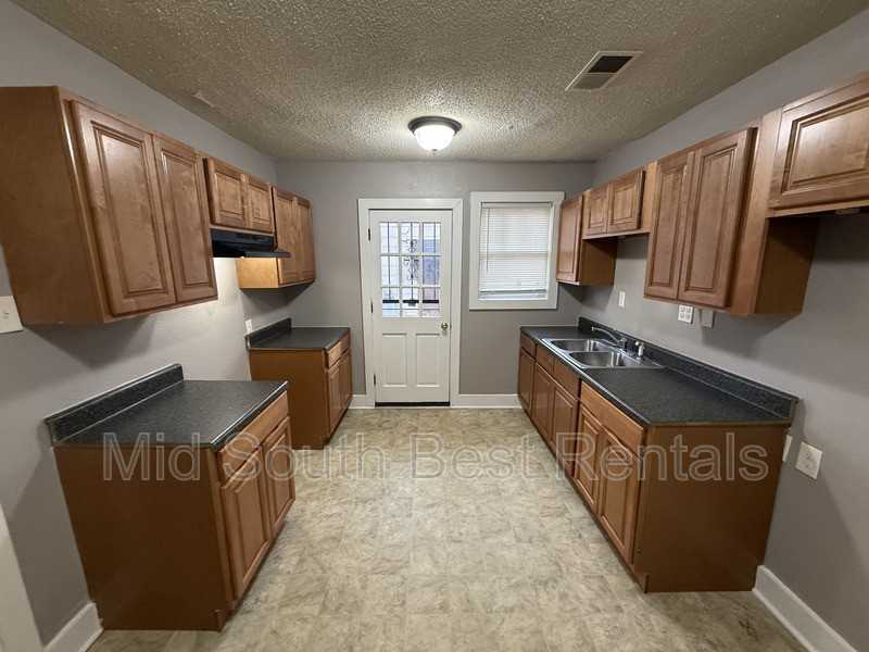 3588 Bowen Ave - Photo 3 of 12