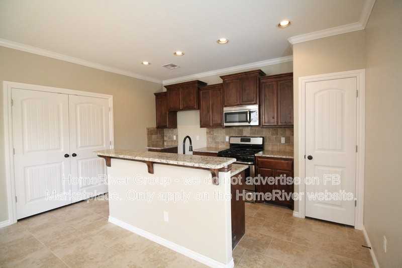 1808 Ne 135th St - Photo 3 of 19