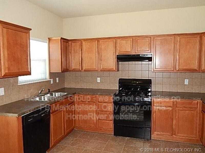 1916 W K Ct - Photo 3 of 24