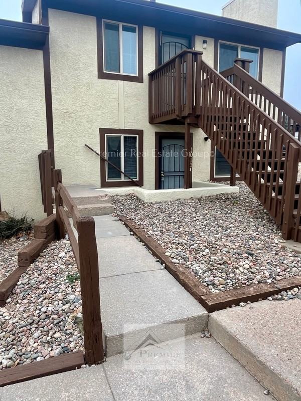 1013 Western Dr - Photo 2 of 9