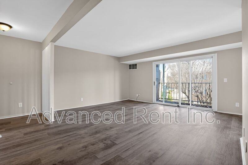 211 Crocker Dr #D - Photo 3 of 15