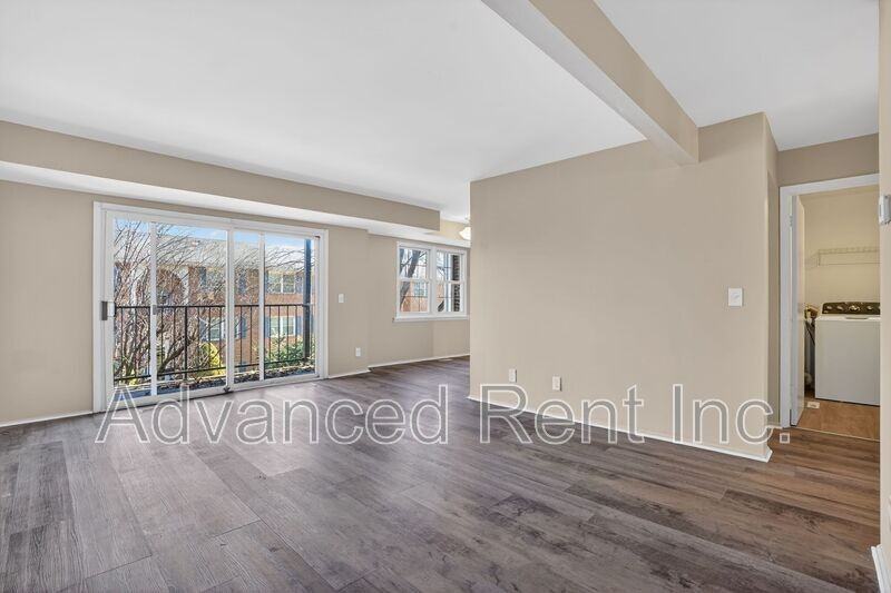 211 Crocker Dr #D - Photo 4 of 15