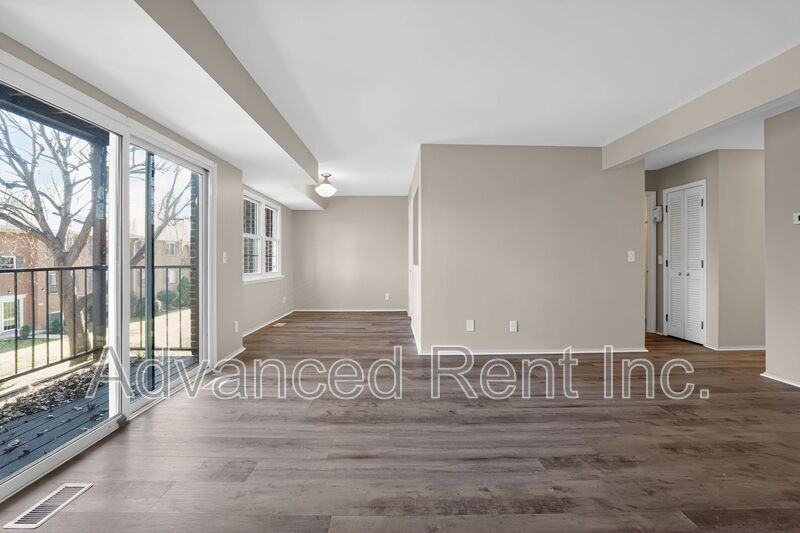 211 Crocker Dr #D - Photo 5 of 15