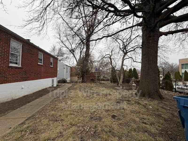 6206 Evergreen Blvd - Photo 5 of 30