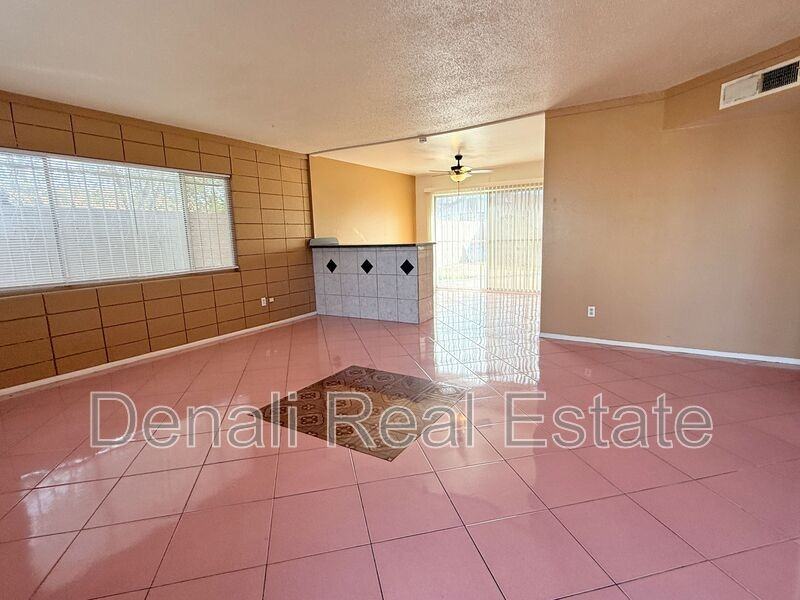 617 W Minton St - Photo 4 of 21