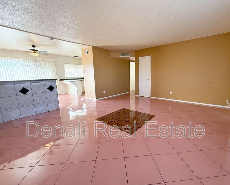 617 W Minton St - Photo 5 of 21