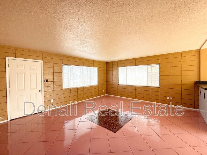 617 W Minton St - Photo 6 of 21