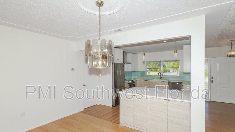 3431 Mineola Dr - Photo 4 of 33