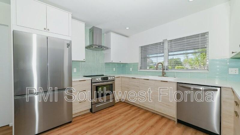 3431 Mineola Dr - Photo 5 of 33