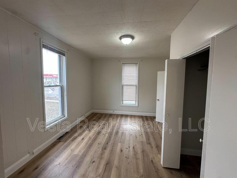 1211 W Market St - Photo 6 of 9