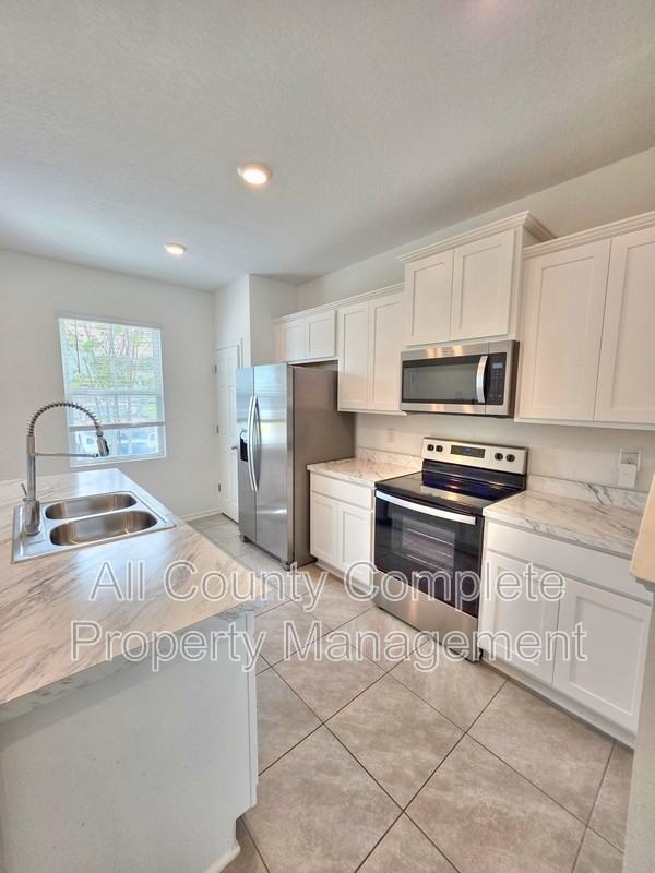 3972 Village View Ln - Photo 2 of 13