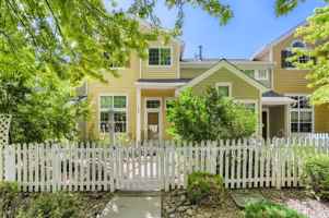 featured image of 907 Snowberry St